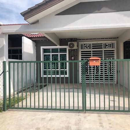 Seroja Homestay Malacca Exterior photo